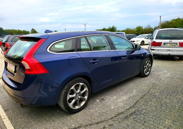 Volvo V60 cena 37500 przebieg: 191200, rok produkcji 2012 z Szepietowo małe 352